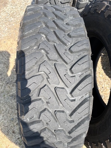 TOYOトーヨーオープンカントリーMT 265 70 17プラド　ジムニー