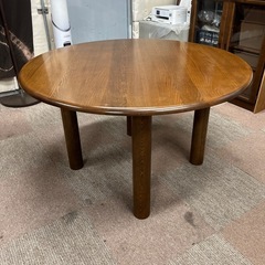 木製丸テーブル