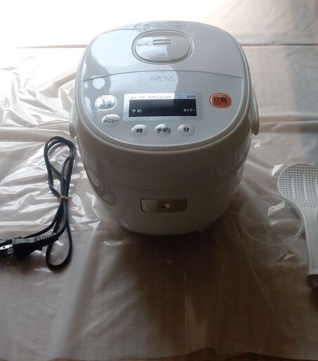 美品　3合炊飯器