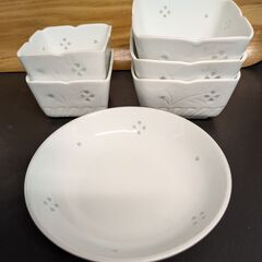★600円→半額に値下げ★引取りのみ（文京区）★有田焼 清秀 蛍透かし。食器7点セットの画像