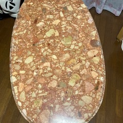 大理石テーブルの画像