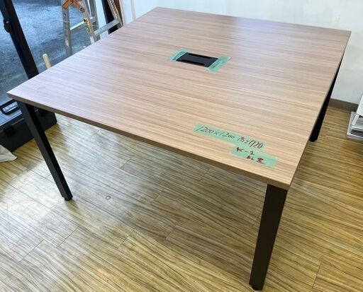 美品　木目調１ｍ２０ｃｍ角デスク　￥8,000