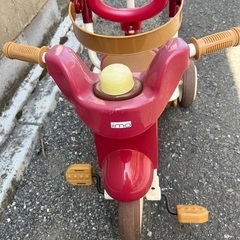 手押しハンドル操作可能　三輪車の画像