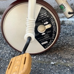 手押しハンドル操作可能　三輪車の画像