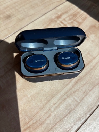 aviot ワイヤレスイヤホン　Bluetooth 元値1万円