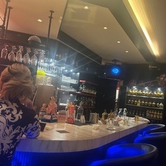 BARテンダーウェイトレスの画像