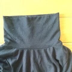 110cm ユニクロ ヒートテック黒タートルネック２枚セットの画像