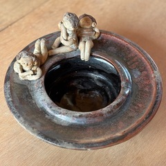 砥部焼　森元青芳　　人形のついた灰皿