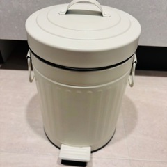 ニトリ　ペダルペール　ゴミ箱