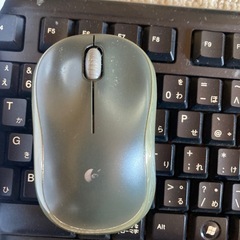 キーボードとマウス2個の画像