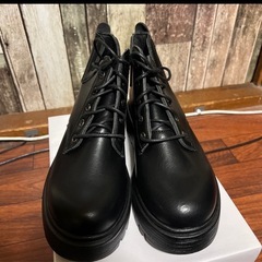 新品未使用　黒ショートブーツ
の画像