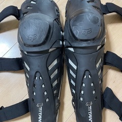 値下げ！モトクロス　FOX TITAN Fox Titan 膝プ...