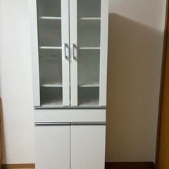 ニトリ食器用キャビネットの画像