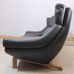 人気のkarimoku(カリモク家具)より本革を使用した ZU46モデル 3人掛け