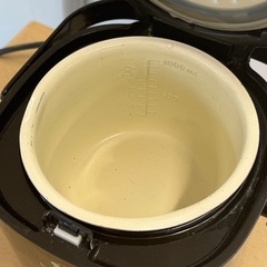 【お買い得‼️】クマザキエイム 2020年製 2.5合炊き マルチ･ライスクッカー 炊飯器 炊飯ジャー ケーキ･ヨーグルト等OK♪の画像