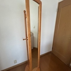 回転するスタンドミラー