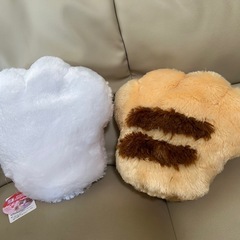2個セット！　新品　肉球ハンド クッション ぬいぐるみの画像