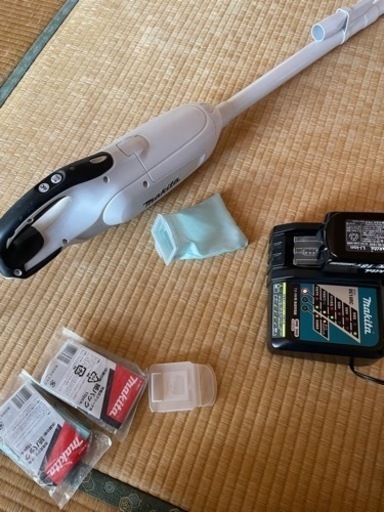 マキタ　掃除機　CL182FD