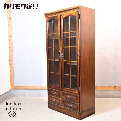 Karimoku(カリモク家具)の人気シリーズCOLONIAL(コロニアル)のブックキャビネットです。アメリカンカントリースタイルのクラシカルな書棚はお部屋を上品な空間に♪