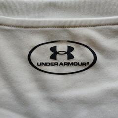 メンズ　アンダーアーマー　Tシャツ　SM　サイズ感はMの画像