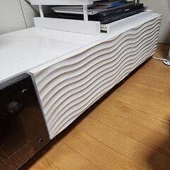 ✨ほんとにお値打ちです✨値段は最終です🌟😊✨誰か使ってあげてください⭐まだまだ十分使えますよ～🌟😊🌟新生活⭐欲しい方、気になる方はどんどんメッセージください⭐まだまだ使えます⭐新生活☺誰か使ってあげてください☺⭐かなりお値下げしてます⭐デザイン性のあるホワイトテレビ台⭐☺の画像