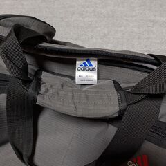 adidas スポーツバッグの画像