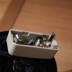 INTERFORM(インターフォルム)のZafferia(ザフェリア)ペンダントライトです。無骨なシェードとレトロ感のあるチェーンがインダストリアルな雰囲気漂う天井照明は男前インテリアにオススメです♪の画像