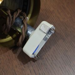 INTERFORM(インターフォルム)のNeron(ネロン) ペンダントライト。波打つような非対称のフォルムと厚めのガラスの組み合わせが幻想的な光を放つ天井照明はオブジェのように空間を彩ります。の画像