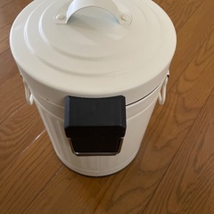 ペダルペール丸型 ゴミ箱の画像