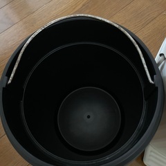 ペダルペール丸型 ゴミ箱の画像