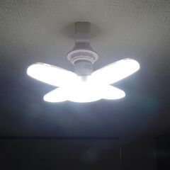 折りたたみブレード式LEDライト LED 電球 照明 【６点です】の画像