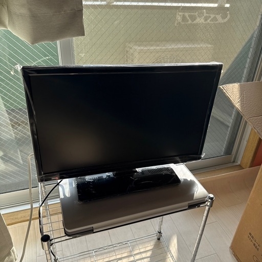 テレビ　録画機能なし　スチールラック付き