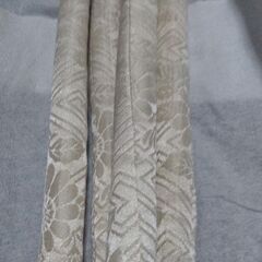 白色と黒色の帯締めの画像