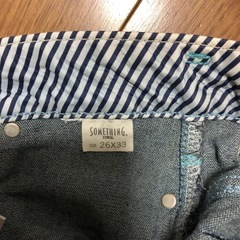 SOMETHINGのジーンズの画像