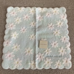 新品♡LAURA ARHLEYのハンドタオルです☺️の画像