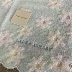 新品♡LAURA ARHLEYのハンドタオルです☺️の画像
