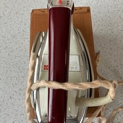 レトロなナショナル製アイロンの画像