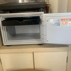 【受け渡し予定者決定】金庫　鍵付き の画像