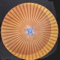 大きな和傘（装飾用）の画像