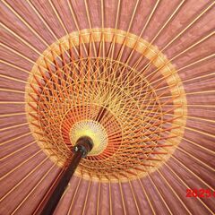 大きな和傘（装飾用）の画像