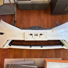 E12改E12も可ノートニスモ 前期フロントバンパー　アッパーパネル