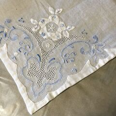 汕頭スワトウぽい　刺繍ハンカチ