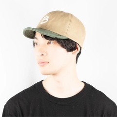 ファビュラス Bロゴ入り ツートンカラー キャップの画像