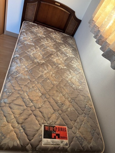 値下げ　シモンズ　マットレスとフレーム