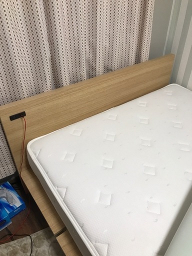 お得に！ダブルベッド　ポケットコイルマットレス付き