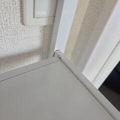 サンパーシー 室外機ラック 2段 棚付き ルーバー 目隠し エアコンカバー　ホワイト　室内保管中の画像