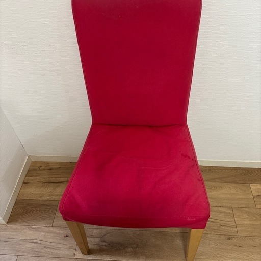 IKEAの木の椅子