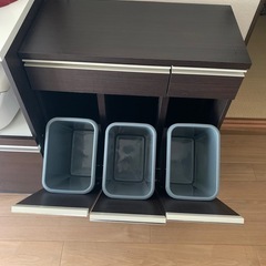 収納棚(室内用ゴミ箱)の画像
