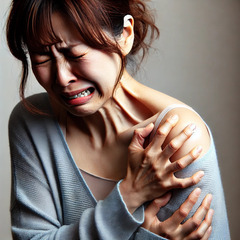 【【腕が上がらない。どうしたんだろう】】
