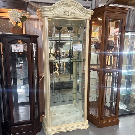 ガラス　飾り棚